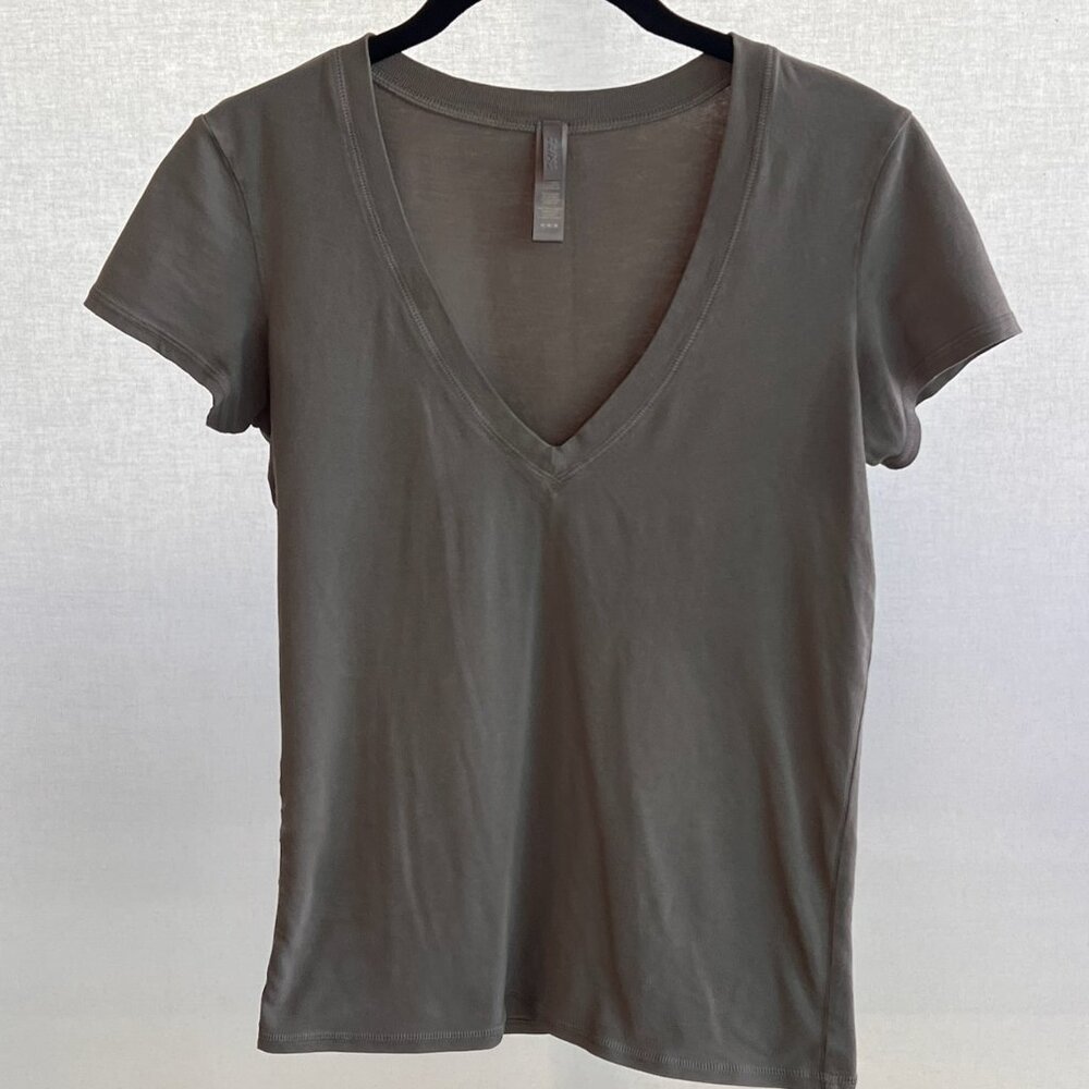 SKIMS T-SHIRT